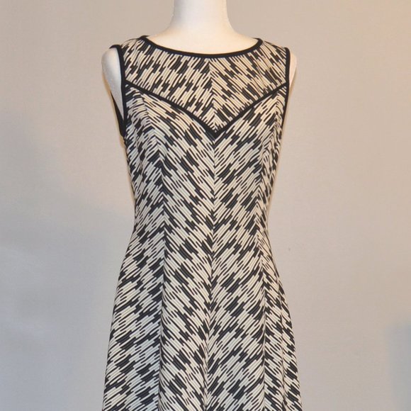 Donna Morgan Dresses & Skirts - 3/$25 Donna Morgan Sleeveless Dress